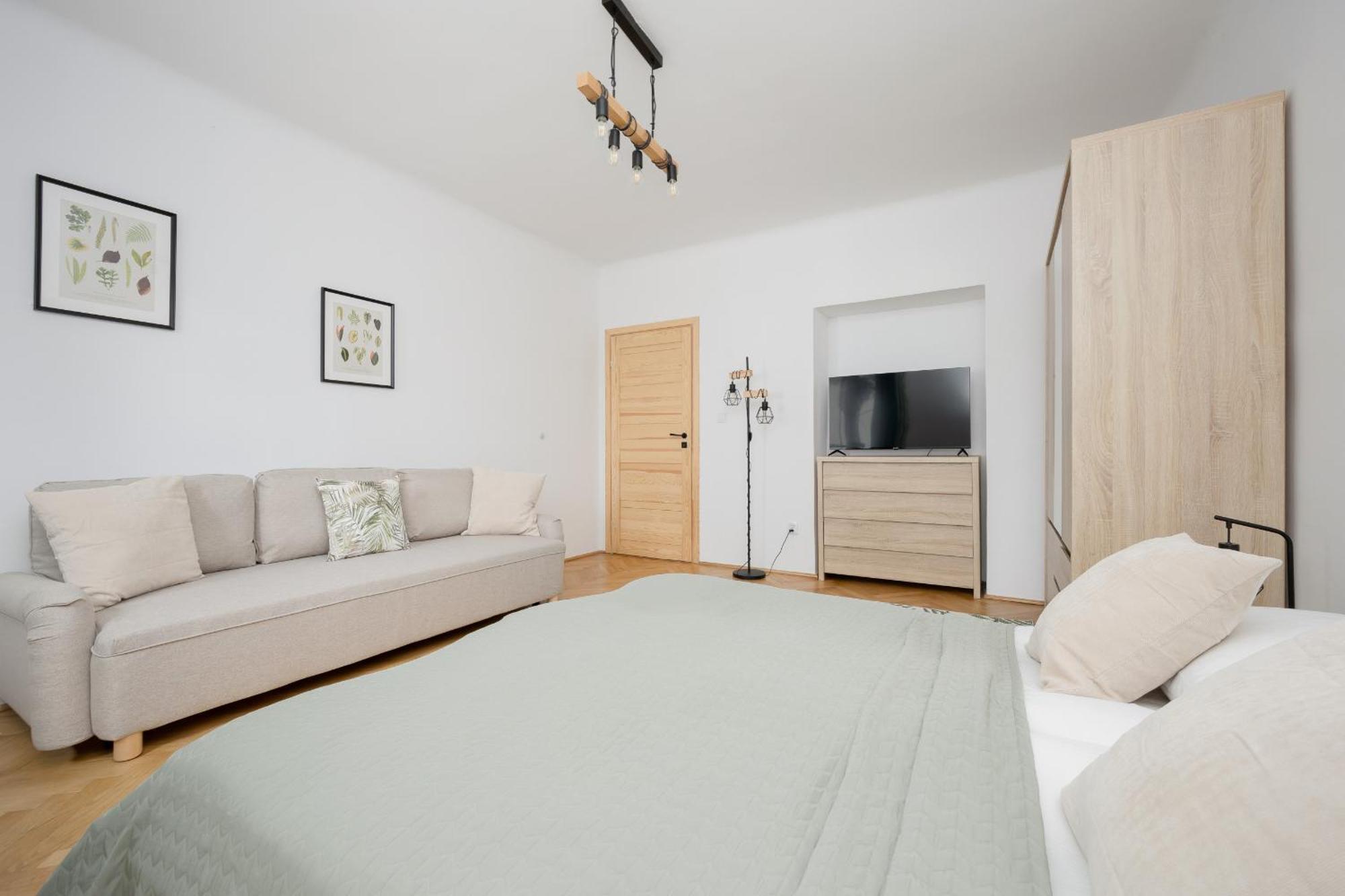 Spacious Apartment For 6 People Near The Old Town By Noclegi Renters Варшава Екстериор снимка