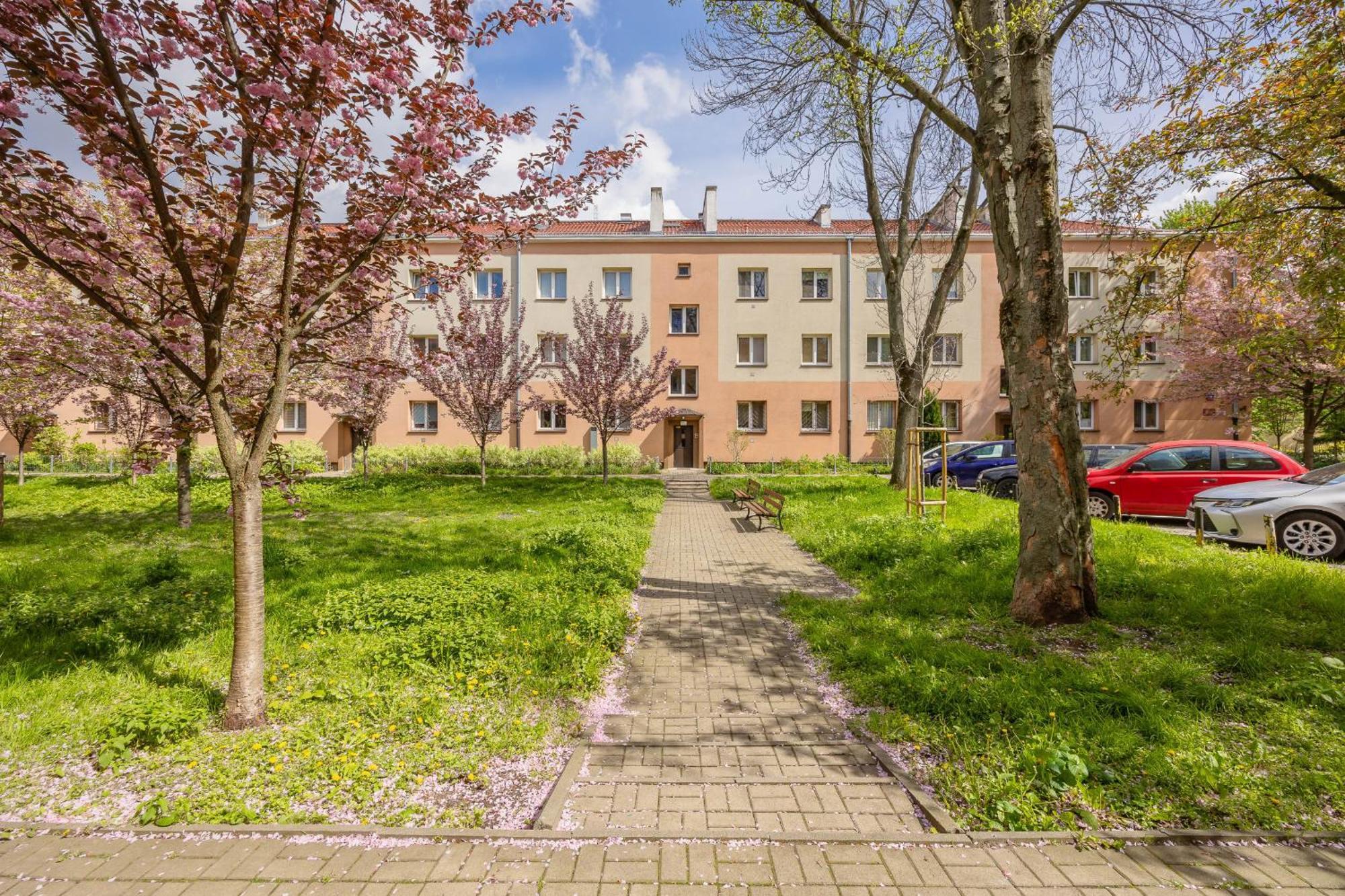 Spacious Apartment For 6 People Near The Old Town By Noclegi Renters Варшава Екстериор снимка
